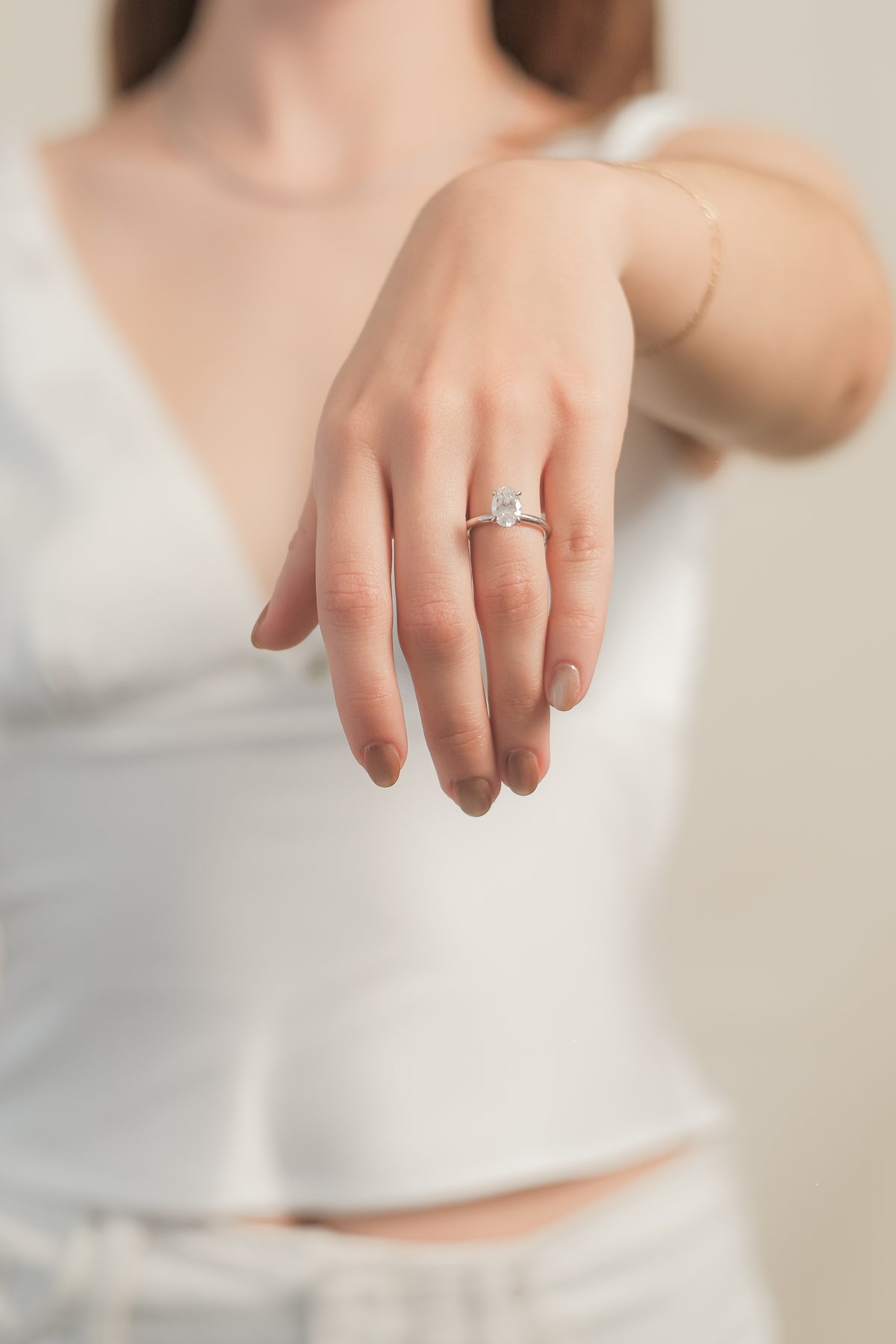 The Oval Solitaire White