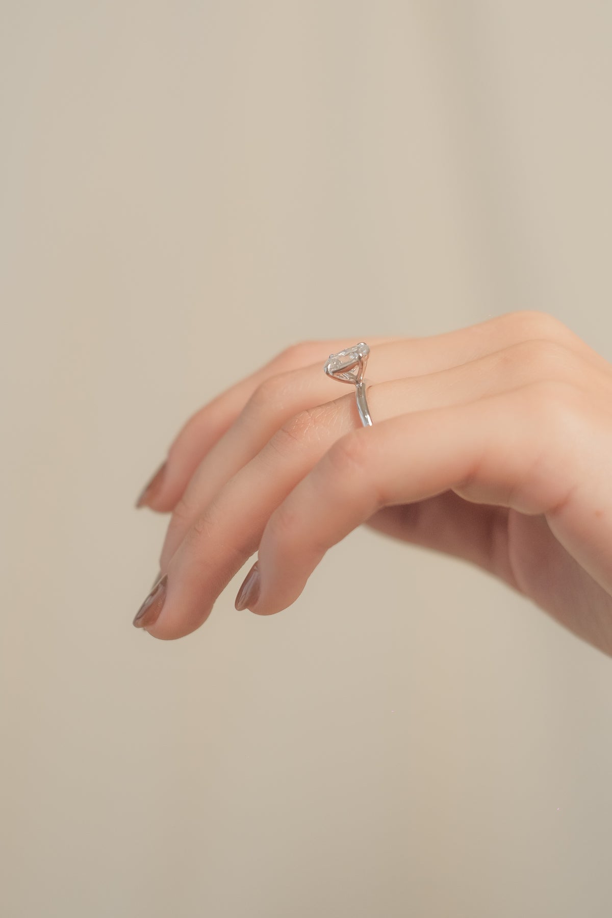 The Oval Solitaire White